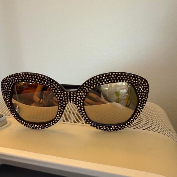 Elizabeth and James "Taylor" sunglasses - Picture 1 of 8